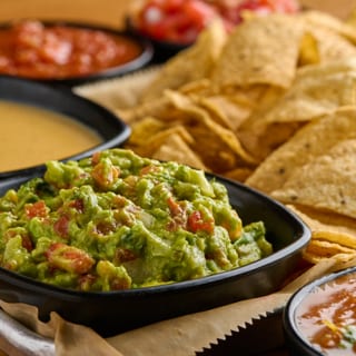 GUACAMOLE & CHIPS